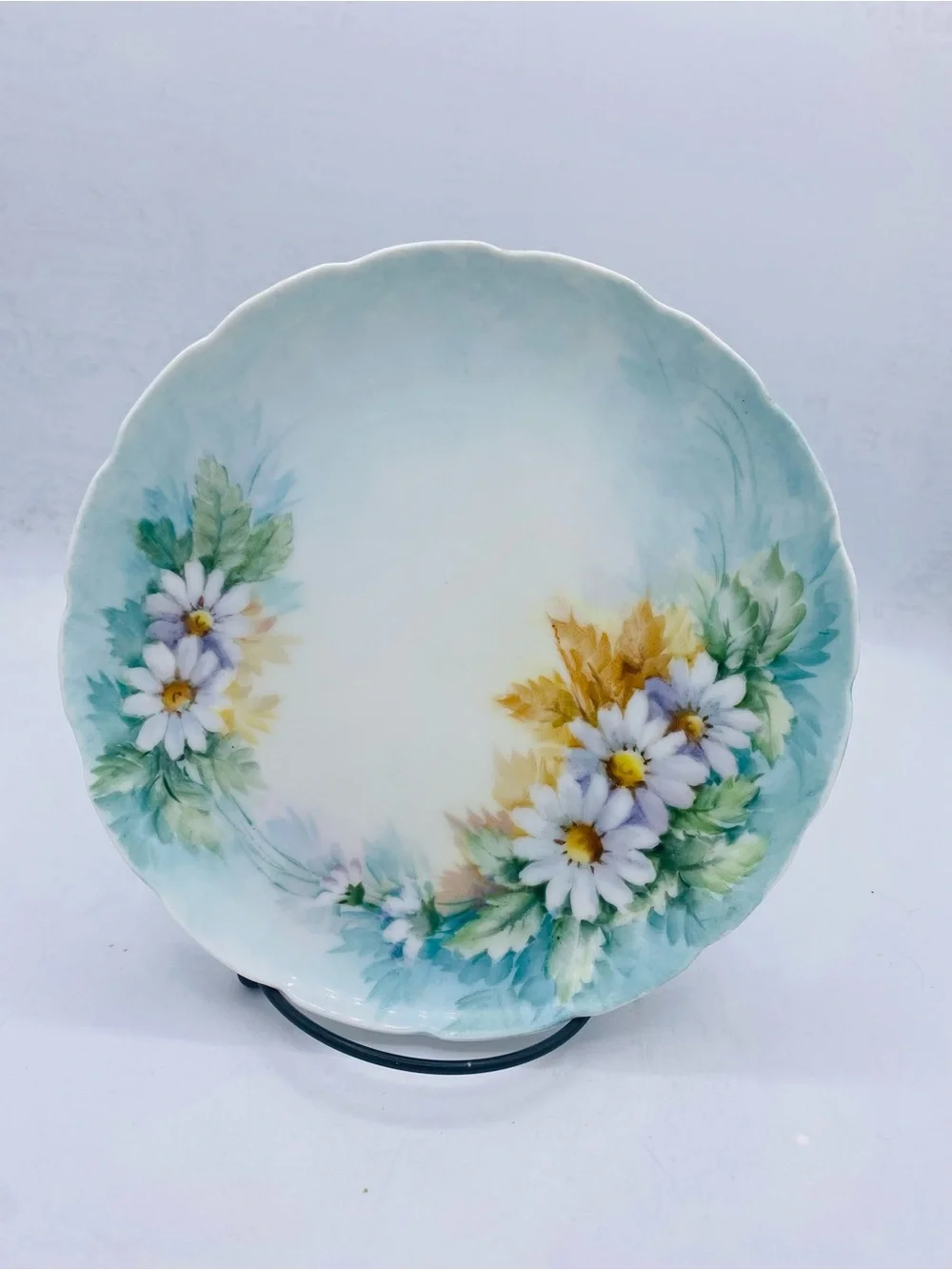 Vintage Hand Painted Daisies Floral Design Scalloped Edge Cabinet Plate Decor